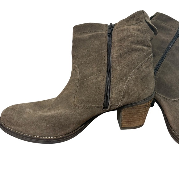 Taos Women’s Shaka 2 Taupe Textured Suede Block Heeled Bootie Boho Size 41/10.5 - Picture 9 of 10